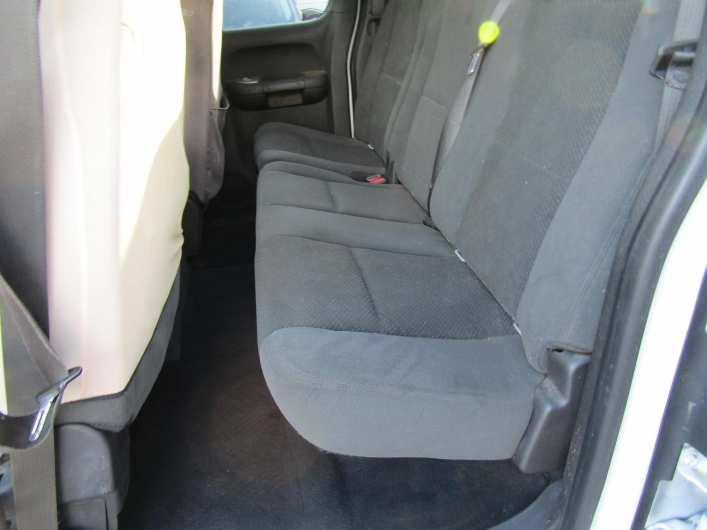 2008 White /Black Chevrolet Silverado 1500 (1GCEC19038Z) with an 8 Cyl engine, Automatic transmission, located at 15016 S Hwy 231, Midland City, AL, 36350, (334) 983-3001, 31.306210, -85.495277 - Photo#3