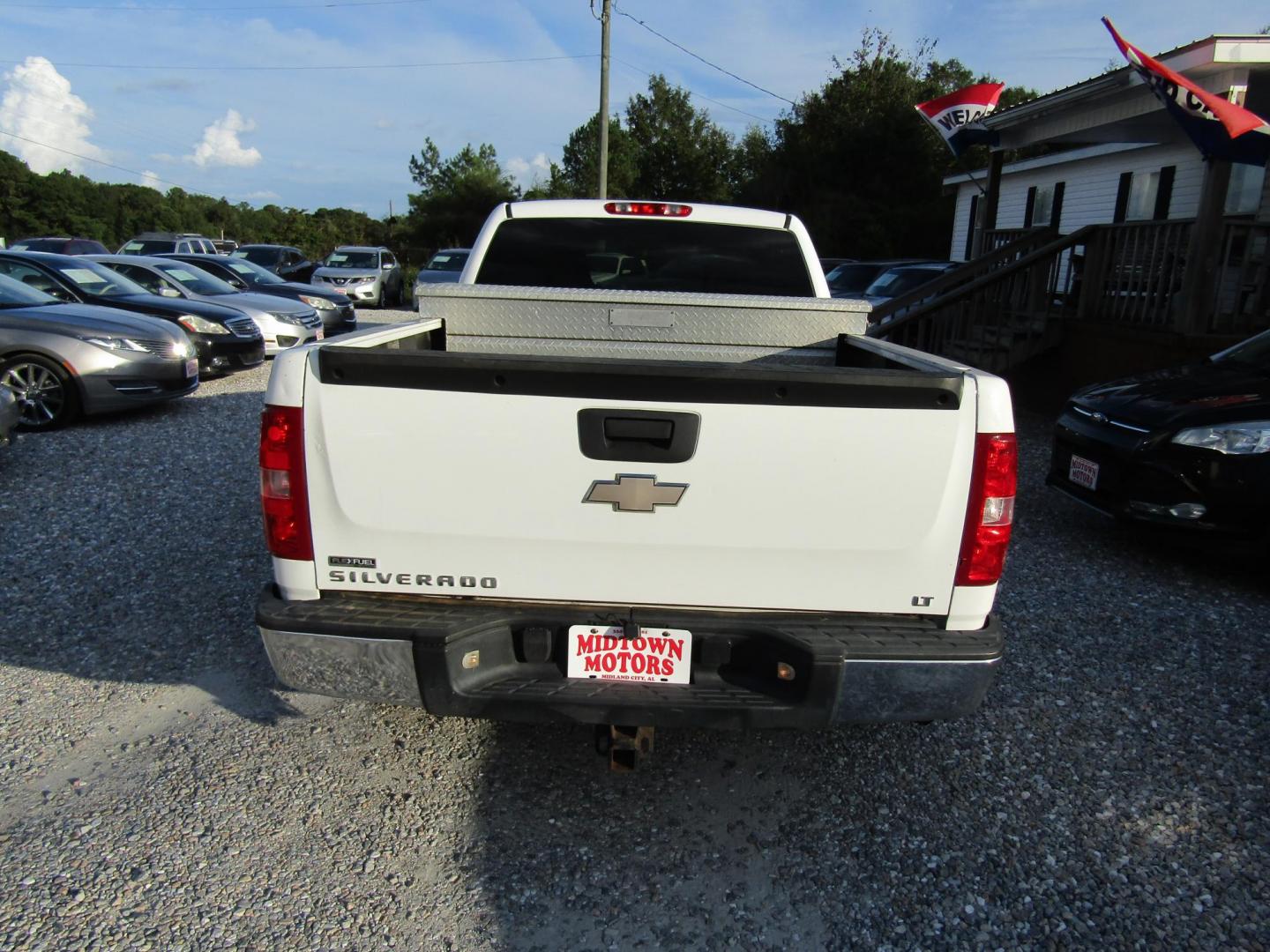 2008 White /Black Chevrolet Silverado 1500 (1GCEC19038Z) with an 8 Cyl engine, Automatic transmission, located at 15016 S Hwy 231, Midland City, AL, 36350, (334) 983-3001, 31.306210, -85.495277 - Photo#5