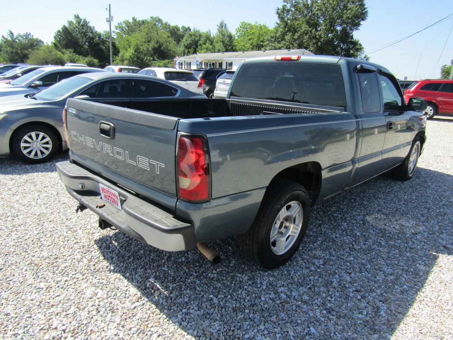 2007 Blue /Gray Chevrolet Silverado Classic 1500 (1GCEC19V67Z) with an 8 Cyl engine, Automatic transmission, located at 15016 S Hwy 231, Midland City, AL, 36350, (334) 983-3001, 31.306210, -85.495277 - Photo#6