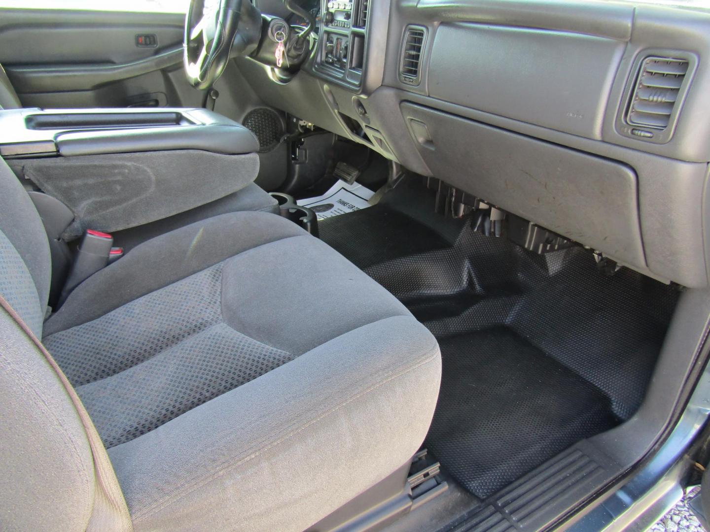 2007 Blue /Gray Chevrolet Silverado Classic 1500 (1GCEC19V67Z) with an 8 Cyl engine, Automatic transmission, located at 15016 S Hwy 231, Midland City, AL, 36350, (334) 983-3001, 31.306210, -85.495277 - Photo#7