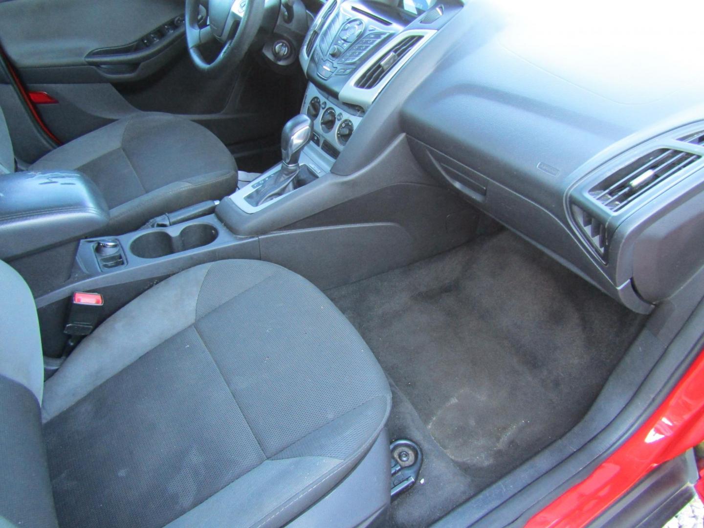 2014 Red Ford Focus (1FADP3F22EL) with an 4 Cyl engine, Automatic transmission, located at 15016 S Hwy 231, Midland City, AL, 36350, (334) 983-3001, 31.306210, -85.495277 - Photo#9