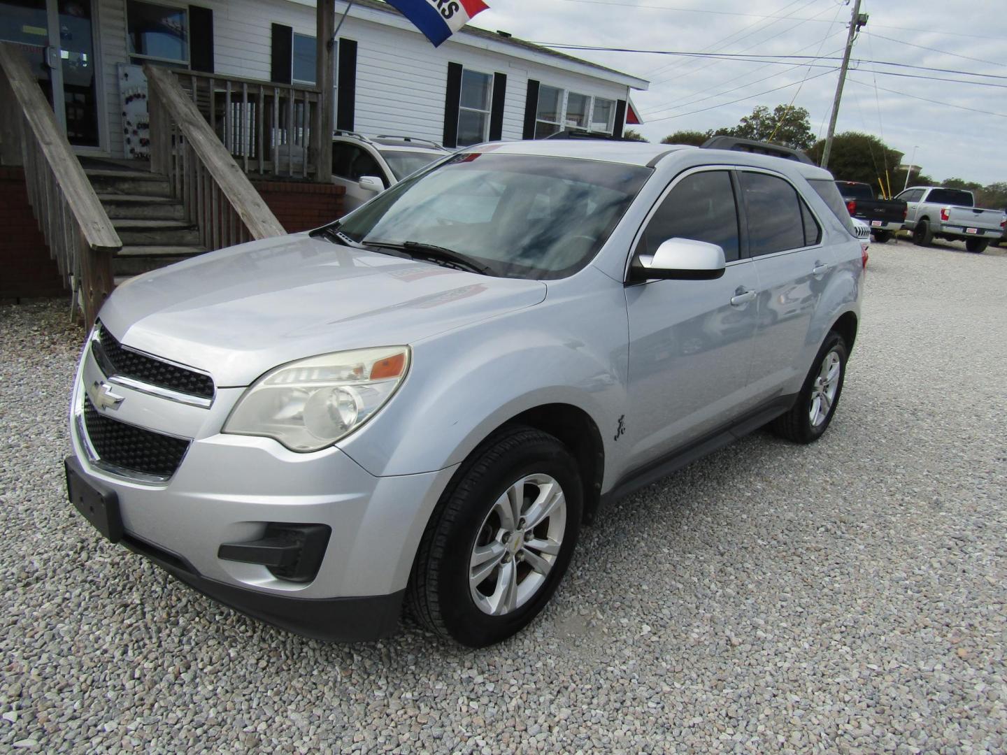 2011 Silver /Black Chevrolet Equinox (2CNALDEC2B6) with an 4 Cyl engine, Automatic transmission, located at 15016 S Hwy 231, Midland City, AL, 36350, (334) 983-3001, 31.306210, -85.495277 - Photo#2
