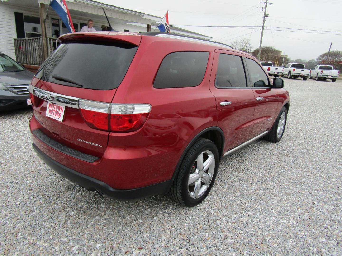 2011 Red /Tan Dodge Durango (1D4RD5GG4BC) with an 6 Cyl engine, Automatic transmission, located at 15016 S Hwy 231, Midland City, AL, 36350, (334) 983-3001, 31.306210, -85.495277 - Photo#6