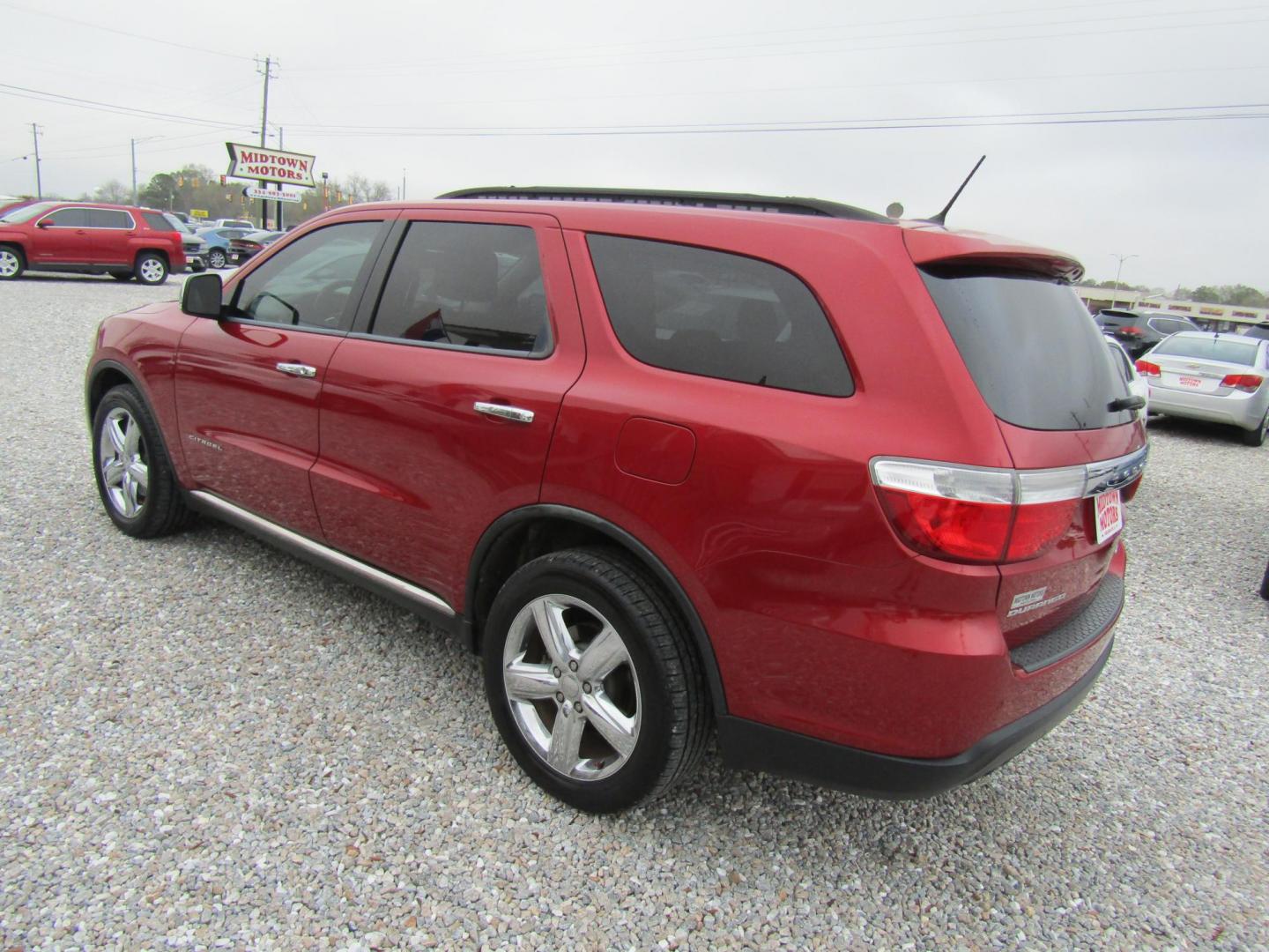 2011 Red /Tan Dodge Durango (1D4RD5GG4BC) with an 6 Cyl engine, Automatic transmission, located at 15016 S Hwy 231, Midland City, AL, 36350, (334) 983-3001, 31.306210, -85.495277 - Photo#5