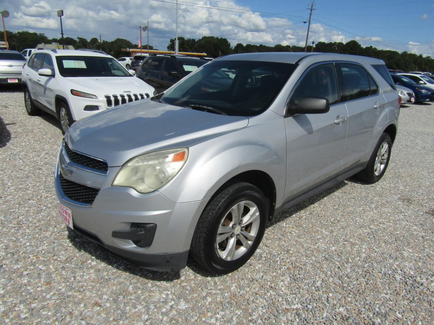 2011 Silver /GRAY/TAN Chevrolet Equinox (2CNALBEC5B6) with an 4 Cyl engine, Automatic transmission, located at 15016 S Hwy 231, Midland City, AL, 36350, (334) 983-3001, 31.306210, -85.495277- Photo#2