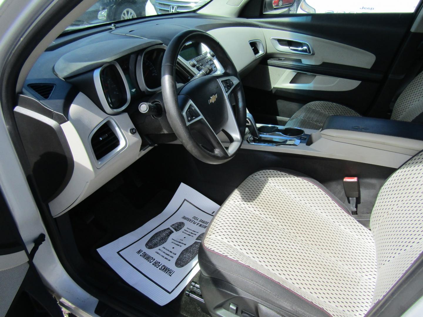 2011 Silver /GRAY/TAN Chevrolet Equinox (2CNALBEC5B6) with an 4 Cyl engine, Automatic transmission, located at 15016 S Hwy 231, Midland City, AL, 36350, (334) 983-3001, 31.306210, -85.495277- Photo#3