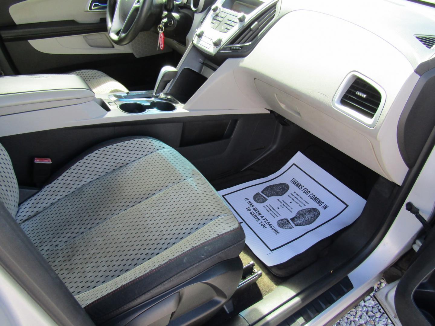 2011 Silver /GRAY/TAN Chevrolet Equinox (2CNALBEC5B6) with an 4 Cyl engine, Automatic transmission, located at 15016 S Hwy 231, Midland City, AL, 36350, (334) 983-3001, 31.306210, -85.495277- Photo#9