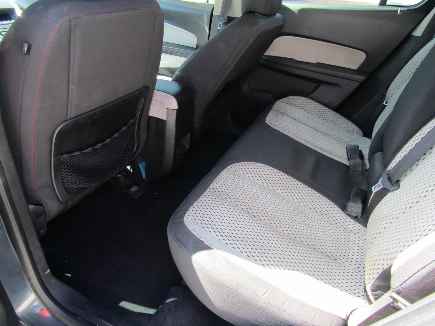 2010 Gray /Grey/Tan Chevrolet Equinox LS FWD (2CNALBEW0A6) with an 4 Cyl engine, Automatic transmission, located at 15016 S Hwy 231, Midland City, AL, 36350, (334) 983-3001, 31.306210, -85.495277 - Photo#4