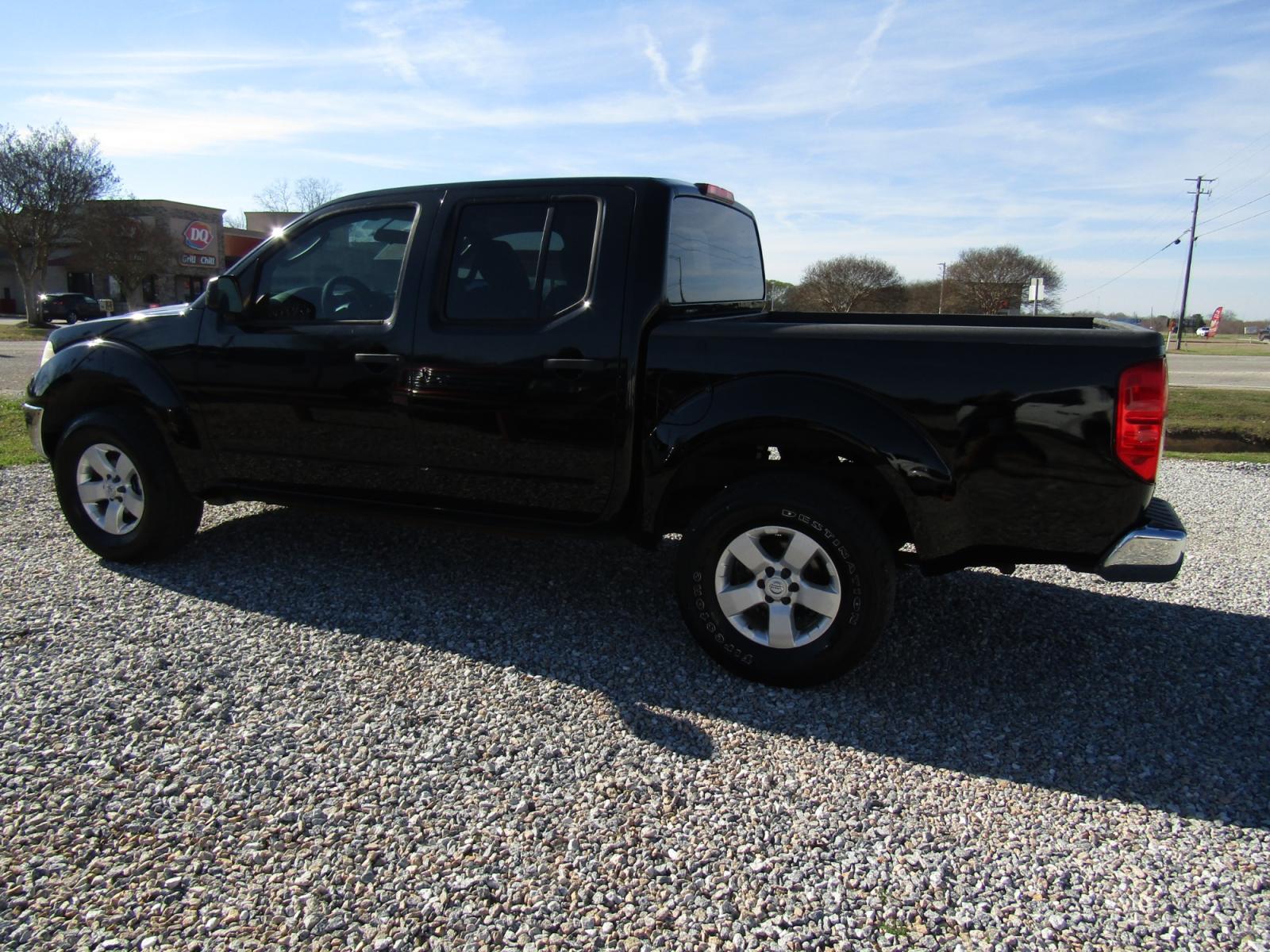 2011 Black Nissan Frontier S Crew Cab 2WD (1N6AD0ER0BC) with an 6 Cyl engine, Automatic transmission, located at 15016 S Hwy 231, Midland City, AL, 36350, (334) 983-3001, 31.306210, -85.495277 - Photo #5