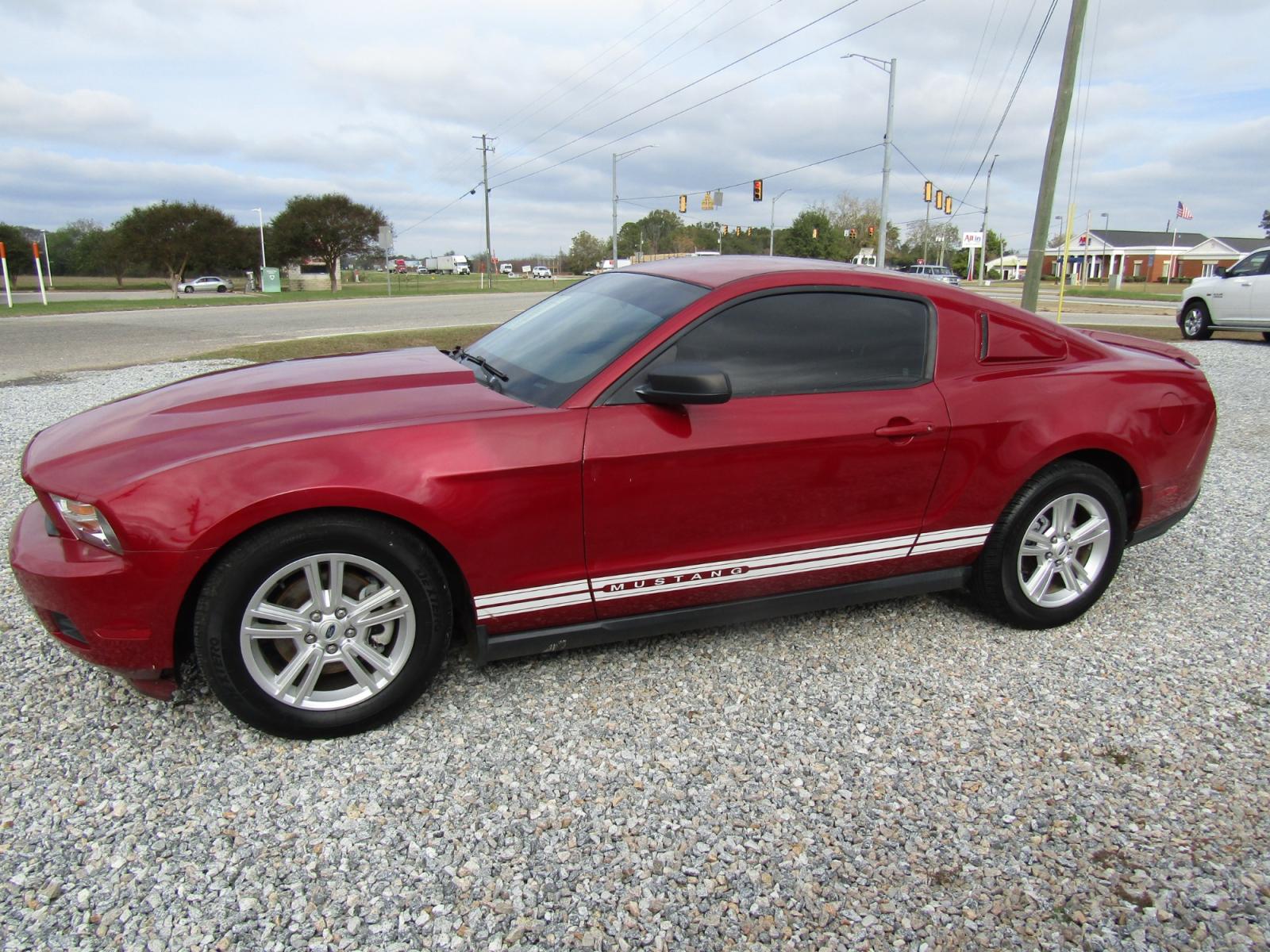 2012 Red /Black Ford Mustang V6 Coupe (1ZVBP8AM6C5) with an 3.7L V6 DOHC 24V engine, Automatic transmission, located at 15016 S Hwy 231, Midland City, AL, 36350, (334) 983-3001, 31.306210, -85.495277 - Photo #2