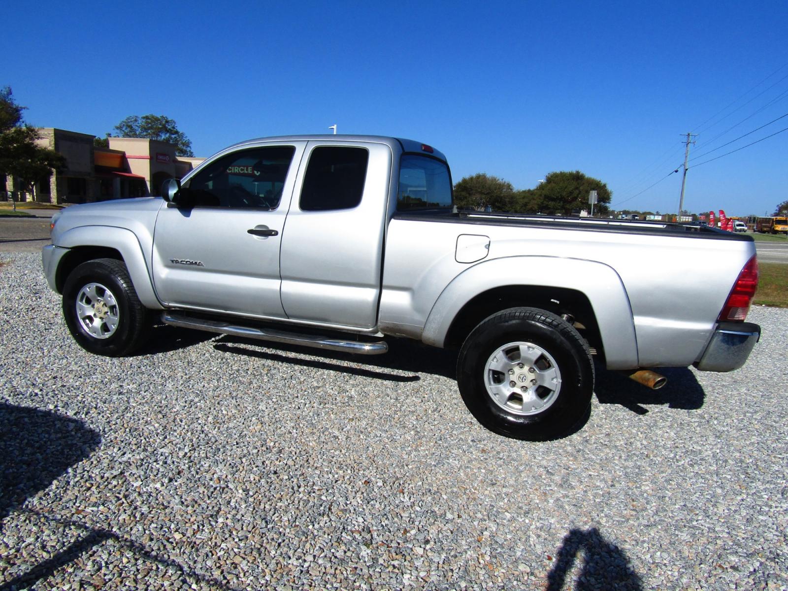2007 Silver /Gray Toyota Tacoma PreRunner Access Cab V6 2WD (5TETU62N47Z) with an 4.0L V6 DOHC 24V engine, Automatic transmission, located at 15016 S Hwy 231, Midland City, AL, 36350, (334) 983-3001, 31.306210, -85.495277 - Photo #5