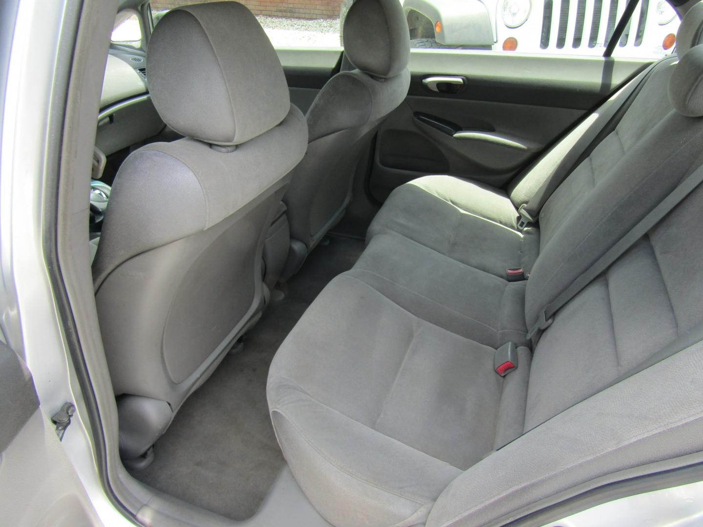 2008 Silver /GRAY Honda Civic LX Sedan AT (2HGFA16578H) with an 1.8L L4 SOHC 16V engine, Automatic transmission, located at 15016 S Hwy 231, Midland City, AL, 36350, (334) 983-3001, 31.306210, -85.495277- Photo#5