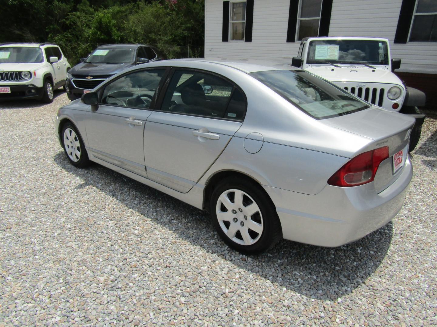 2008 Silver /GRAY Honda Civic LX Sedan AT (2HGFA16578H) with an 1.8L L4 SOHC 16V engine, Automatic transmission, located at 15016 S Hwy 231, Midland City, AL, 36350, (334) 983-3001, 31.306210, -85.495277- Photo#6