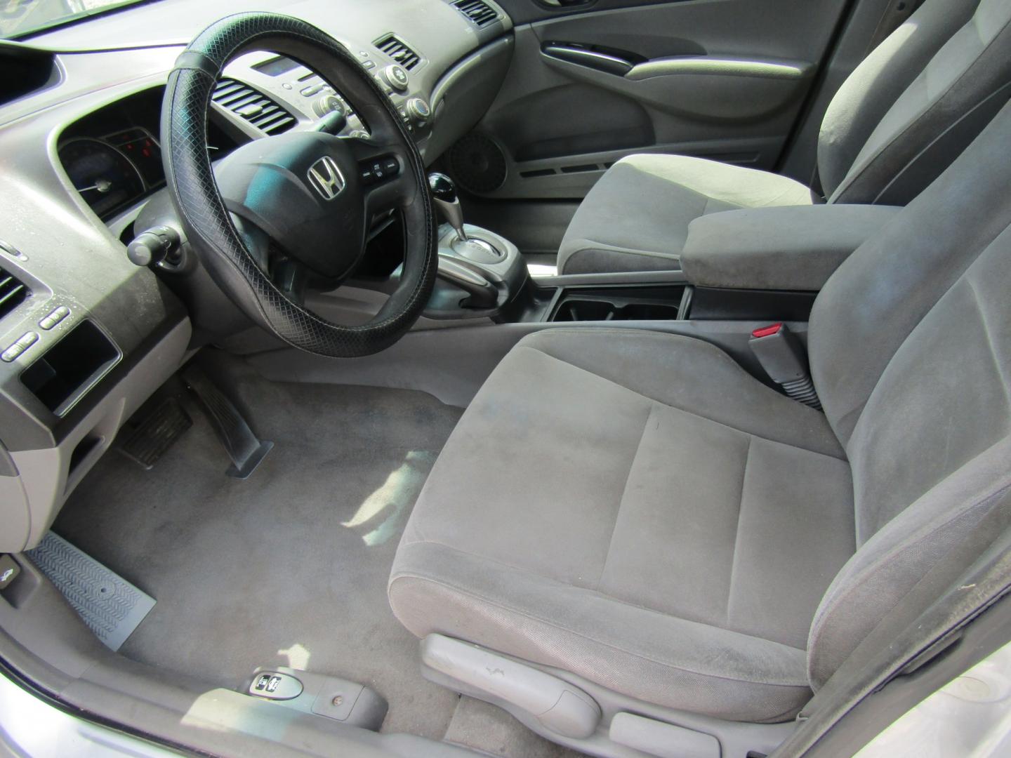 2008 Silver /GRAY Honda Civic LX Sedan AT (2HGFA16578H) with an 1.8L L4 SOHC 16V engine, Automatic transmission, located at 15016 S Hwy 231, Midland City, AL, 36350, (334) 983-3001, 31.306210, -85.495277- Photo#4