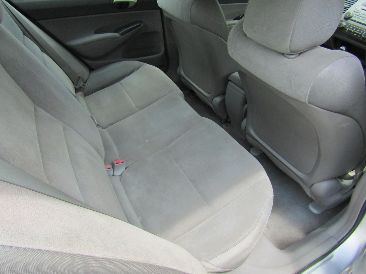2008 Silver /GRAY Honda Civic LX Sedan AT (2HGFA16578H) with an 1.8L L4 SOHC 16V engine, Automatic transmission, located at 15016 S Hwy 231, Midland City, AL, 36350, (334) 983-3001, 31.306210, -85.495277- Photo#9