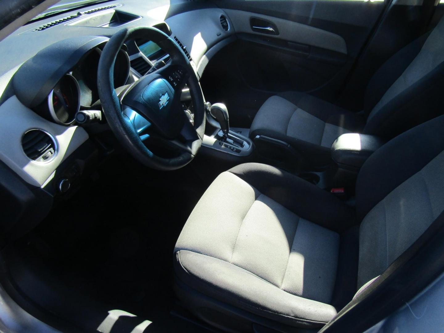 2012 Silver /Black Chevrolet Cruze 2LS (1G1PC5SH5C7) with an 1.8L L4 DOHC 16V FFV engine, Automatic transmission, located at 15016 S Hwy 231, Midland City, AL, 36350, (334) 983-3001, 31.306210, -85.495277 - Photo#3