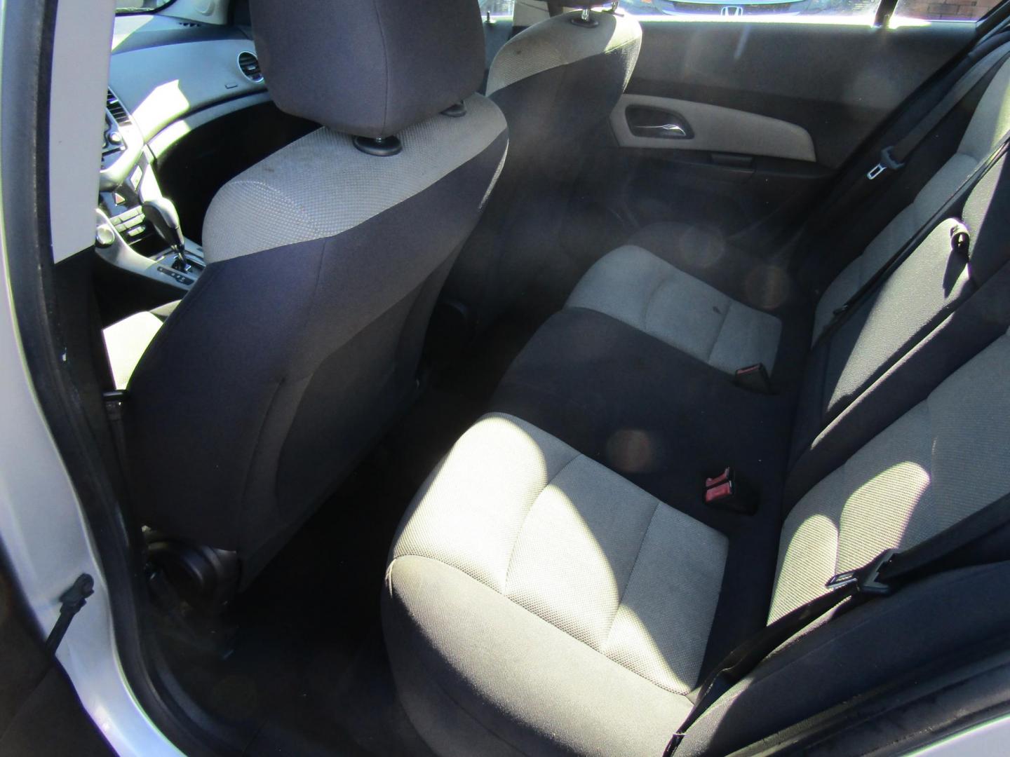 2012 Silver /Black Chevrolet Cruze 2LS (1G1PC5SH5C7) with an 1.8L L4 DOHC 16V FFV engine, Automatic transmission, located at 15016 S Hwy 231, Midland City, AL, 36350, (334) 983-3001, 31.306210, -85.495277 - Photo#4