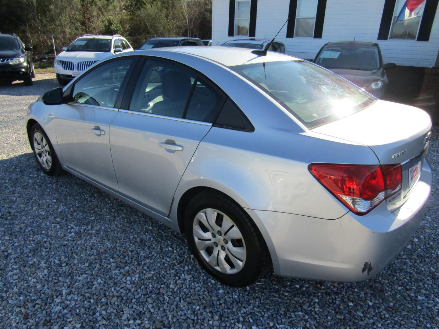 2012 Silver /Black Chevrolet Cruze 2LS (1G1PC5SH5C7) with an 1.8L L4 DOHC 16V FFV engine, Automatic transmission, located at 15016 S Hwy 231, Midland City, AL, 36350, (334) 983-3001, 31.306210, -85.495277 - Photo#5