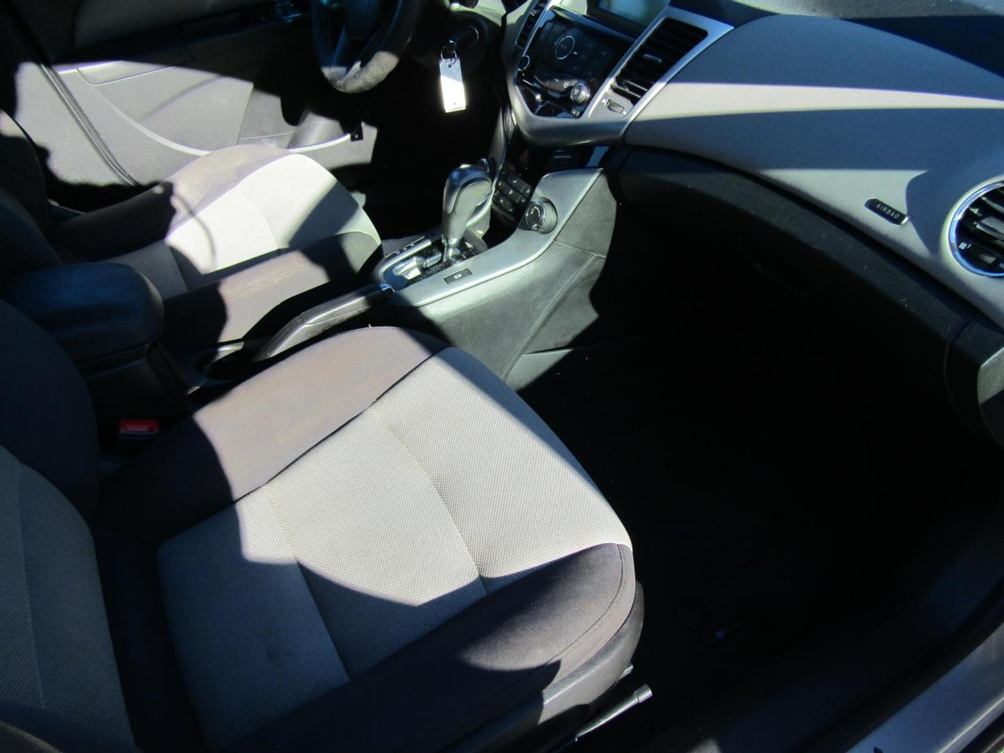 2012 Silver /Black Chevrolet Cruze 2LS (1G1PC5SH5C7) with an 1.8L L4 DOHC 16V FFV engine, Automatic transmission, located at 15016 S Hwy 231, Midland City, AL, 36350, (334) 983-3001, 31.306210, -85.495277 - Photo#9