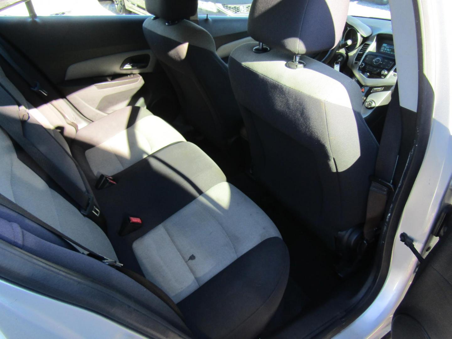 2012 Silver /Black Chevrolet Cruze 2LS (1G1PC5SH5C7) with an 1.8L L4 DOHC 16V FFV engine, Automatic transmission, located at 15016 S Hwy 231, Midland City, AL, 36350, (334) 983-3001, 31.306210, -85.495277 - Photo#8