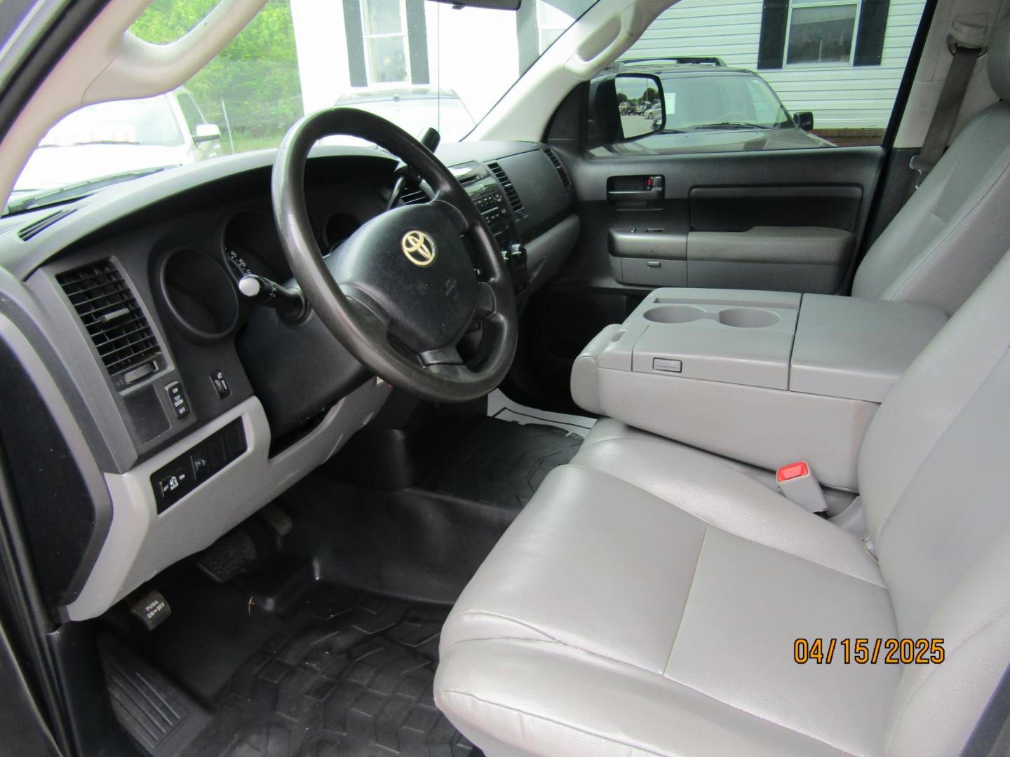 2011 Gray /Gray Toyota Tundra Tundra-Grade Double Cab 4.6L 2WD (5TFRM5F1XBX) with an 4.6L V8 DOHC 32V engine, Automatic transmission, located at 15016 S Hwy 231, Midland City, AL, 36350, (334) 983-3001, 31.306210, -85.495277 - Photo#3