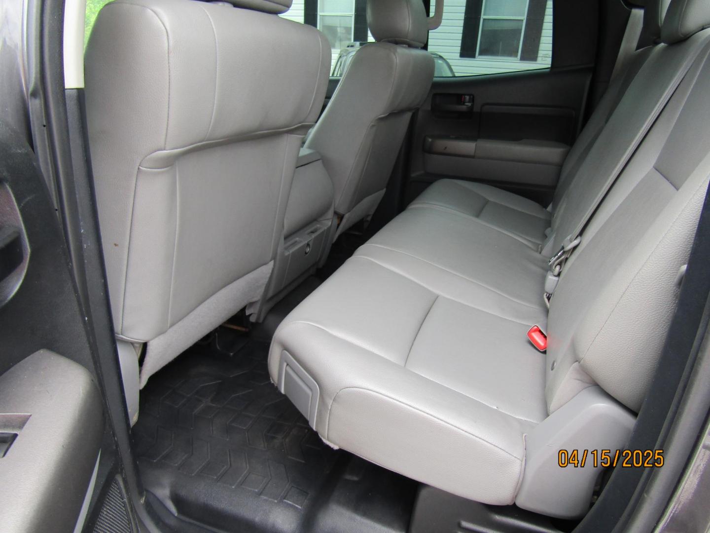 2011 Gray /Gray Toyota Tundra Tundra-Grade Double Cab 4.6L 2WD (5TFRM5F1XBX) with an 4.6L V8 DOHC 32V engine, Automatic transmission, located at 15016 S Hwy 231, Midland City, AL, 36350, (334) 983-3001, 31.306210, -85.495277 - Photo#4