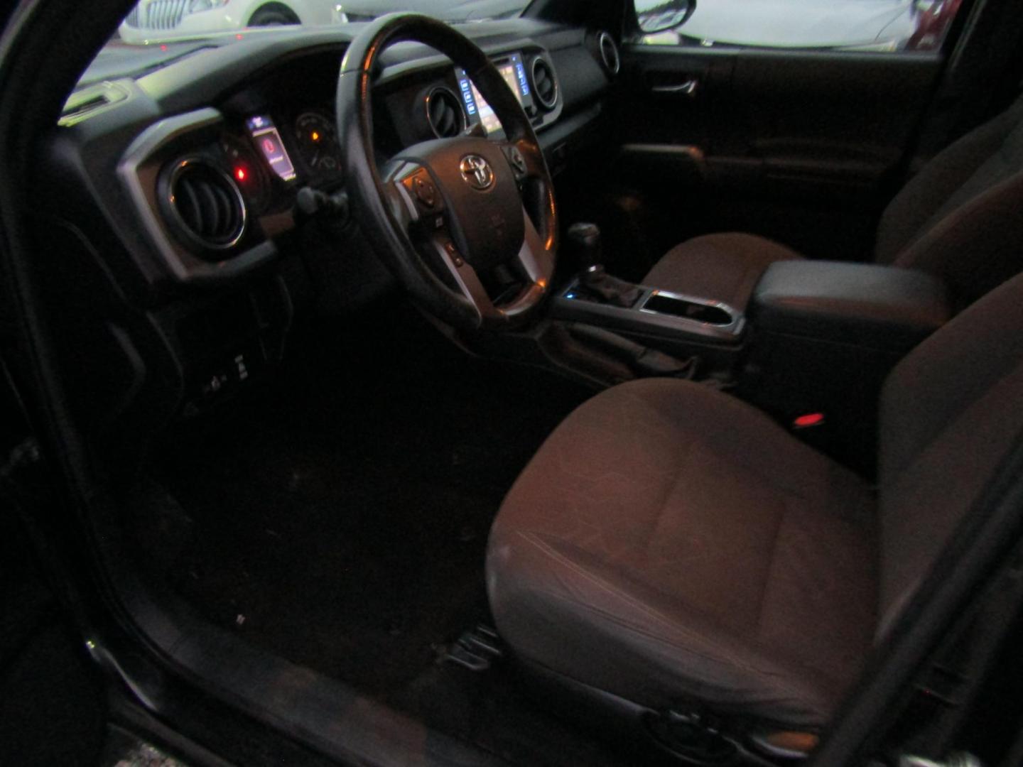 2016 Black /Gray Toyota Tacoma SR5 Double Cab Long Bed V6 5AT 2WD (5TFAZ5CN4GX) , Automatic transmission, located at 15016 S Hwy 231, Midland City, AL, 36350, (334) 983-3001, 31.306210, -85.495277 - Photo#3