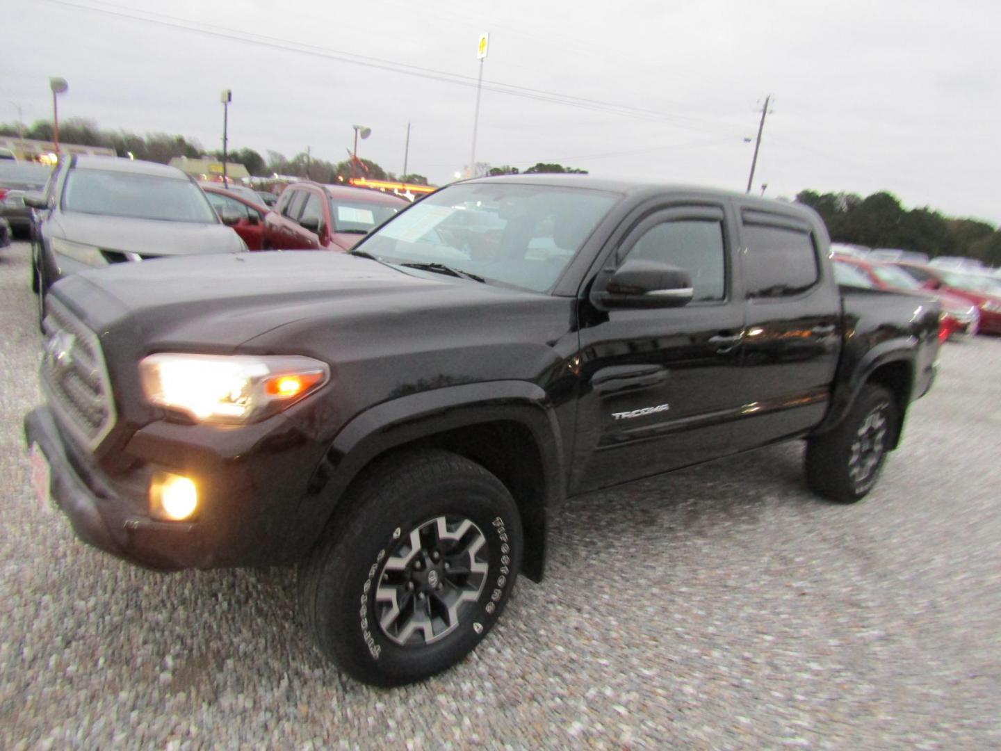 2016 Black /Gray Toyota Tacoma SR5 Double Cab Long Bed V6 5AT 2WD (5TFAZ5CN4GX) , Automatic transmission, located at 15016 S Hwy 231, Midland City, AL, 36350, (334) 983-3001, 31.306210, -85.495277 - Photo#2