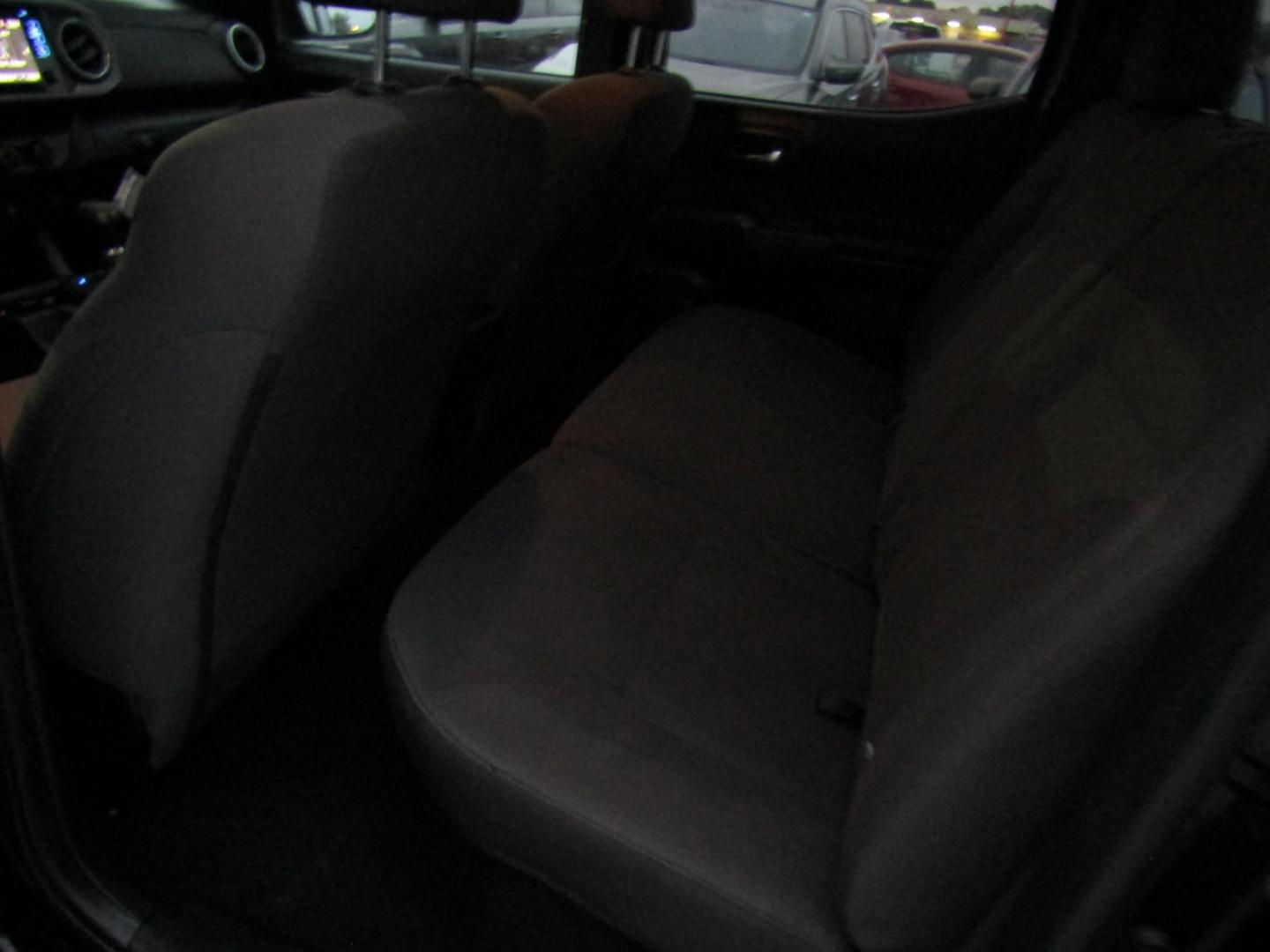 2016 Black /Gray Toyota Tacoma SR5 Double Cab Long Bed V6 5AT 2WD (5TFAZ5CN4GX) , Automatic transmission, located at 15016 S Hwy 231, Midland City, AL, 36350, (334) 983-3001, 31.306210, -85.495277 - Photo#4