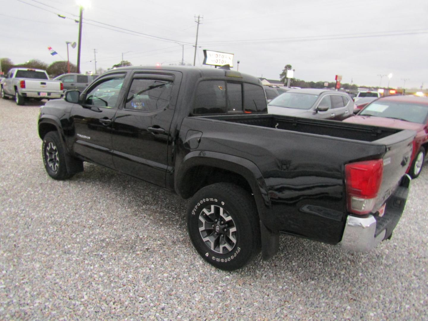 2016 Black /Gray Toyota Tacoma SR5 Double Cab Long Bed V6 5AT 2WD (5TFAZ5CN4GX) , Automatic transmission, located at 15016 S Hwy 231, Midland City, AL, 36350, (334) 983-3001, 31.306210, -85.495277 - Photo#5