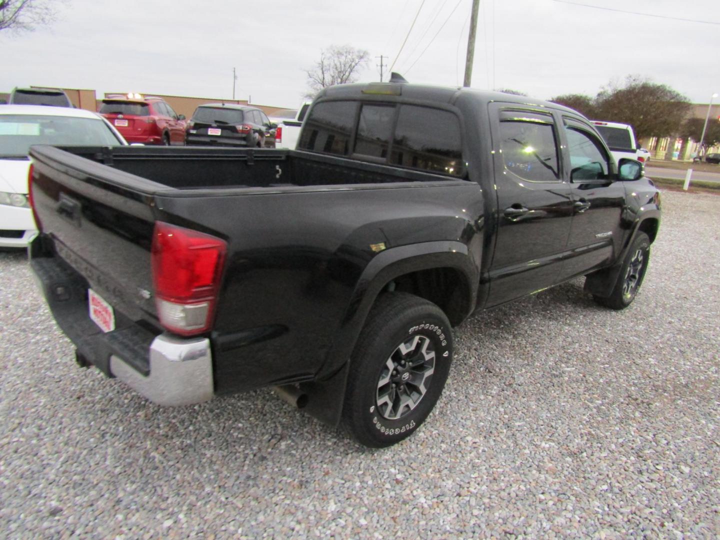 2016 Black /Gray Toyota Tacoma SR5 Double Cab Long Bed V6 5AT 2WD (5TFAZ5CN4GX) , Automatic transmission, located at 15016 S Hwy 231, Midland City, AL, 36350, (334) 983-3001, 31.306210, -85.495277 - Photo#7