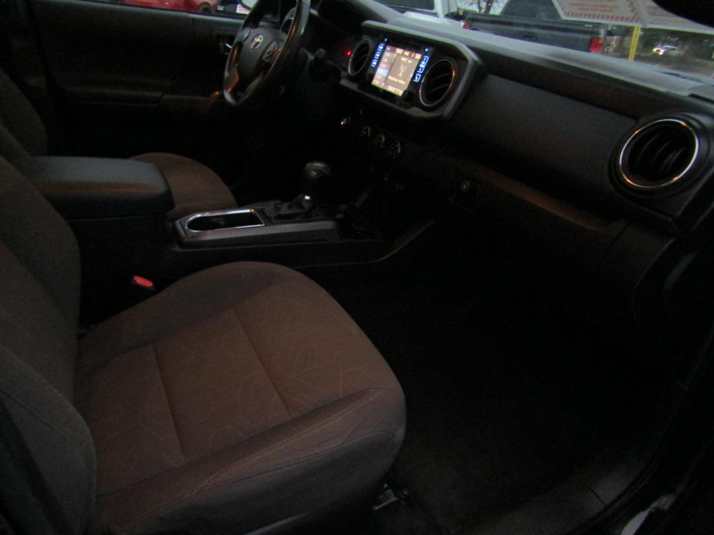 2016 Black /Gray Toyota Tacoma SR5 Double Cab Long Bed V6 5AT 2WD (5TFAZ5CN4GX) , Automatic transmission, located at 15016 S Hwy 231, Midland City, AL, 36350, (334) 983-3001, 31.306210, -85.495277 - Photo#9