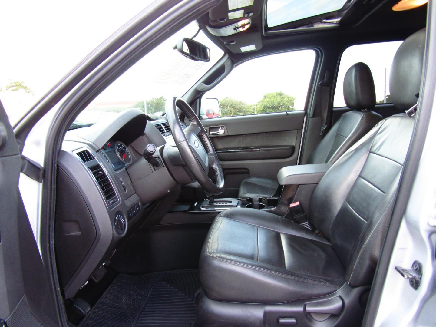 2012 Silver /Black Ford Escape Limited FWD (1FMCU0EG8CK) with an 3.0L V6 DOHC 24V engine, Automatic transmission, located at 15016 S Hwy 231, Midland City, AL, 36350, (334) 983-3001, 31.306210, -85.495277 - Photo#3