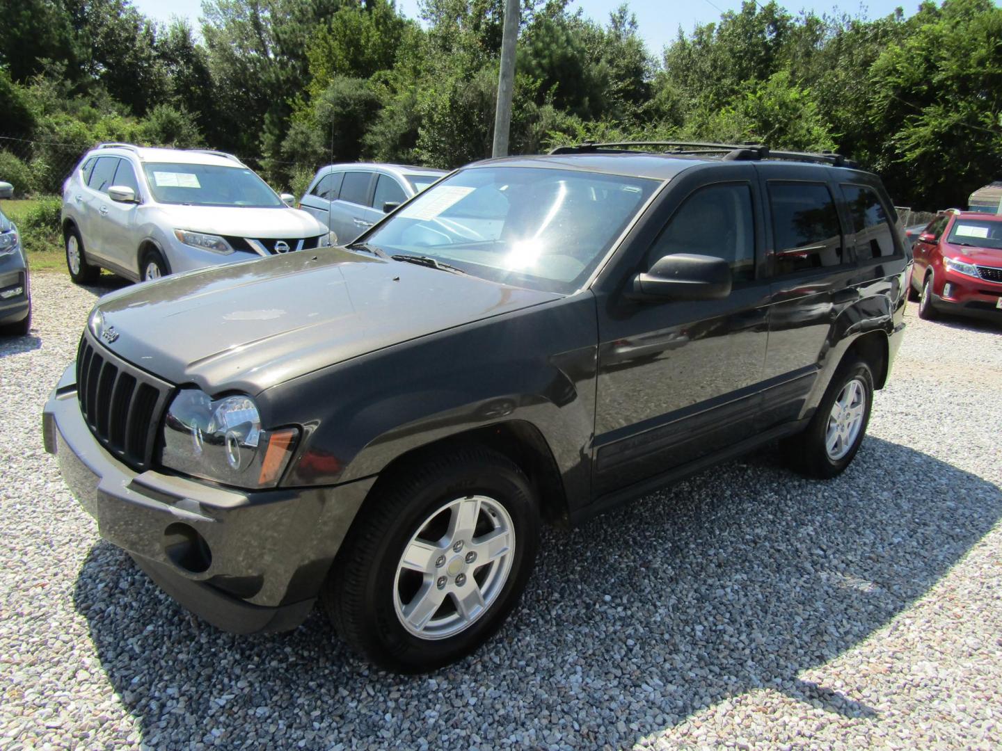 2006 Bronze /Tan Jeep Grand Cherokee Laredo 2WD (1J8GS48K86C) with an 3.7L V6 SOHC 12V engine, Automatic transmission, located at 15016 S Hwy 231, Midland City, AL, 36350, (334) 983-3001, 31.306210, -85.495277 - Photo#2