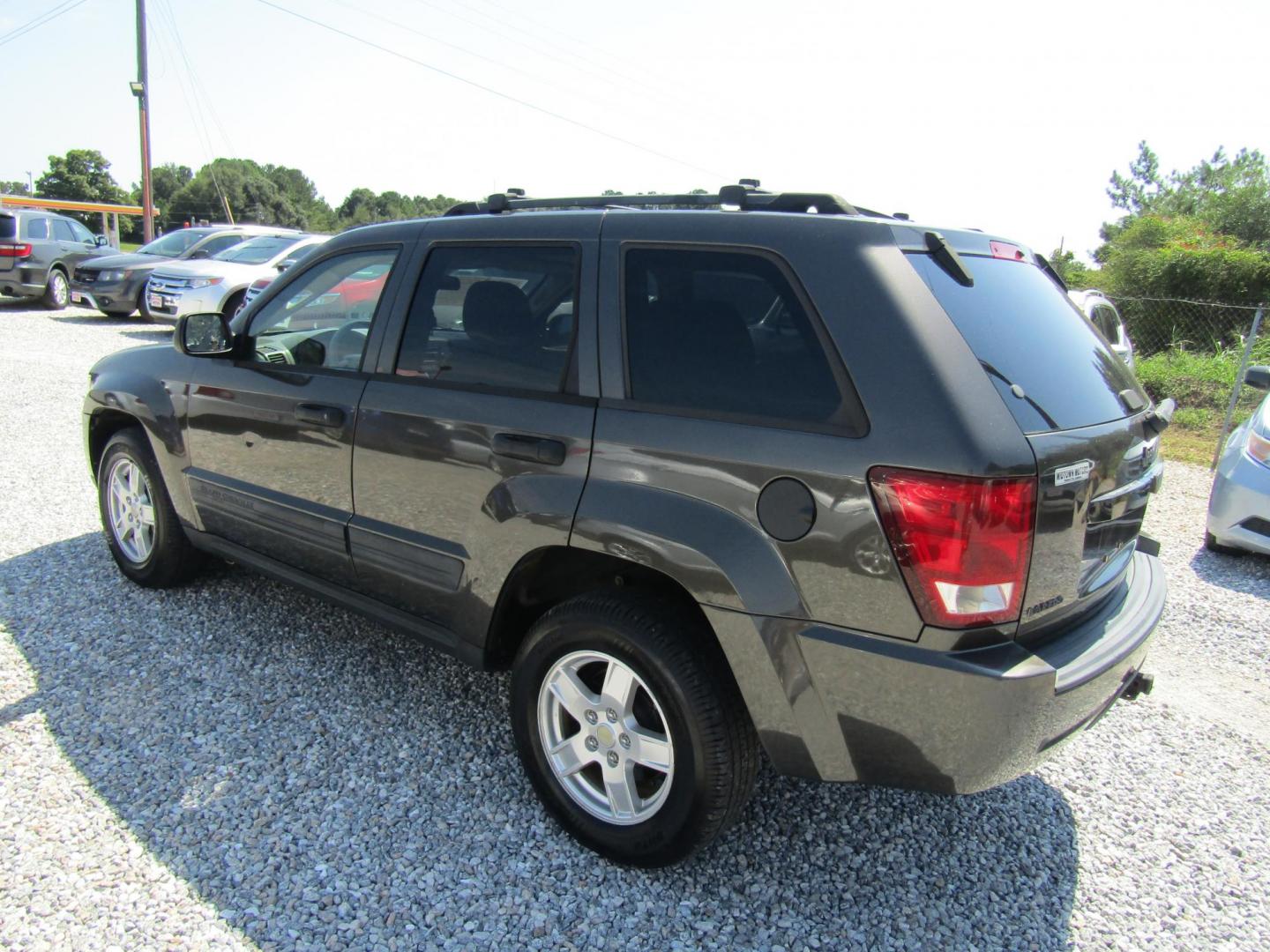 2006 Bronze /Tan Jeep Grand Cherokee Laredo 2WD (1J8GS48K86C) with an 3.7L V6 SOHC 12V engine, Automatic transmission, located at 15016 S Hwy 231, Midland City, AL, 36350, (334) 983-3001, 31.306210, -85.495277 - Photo#5