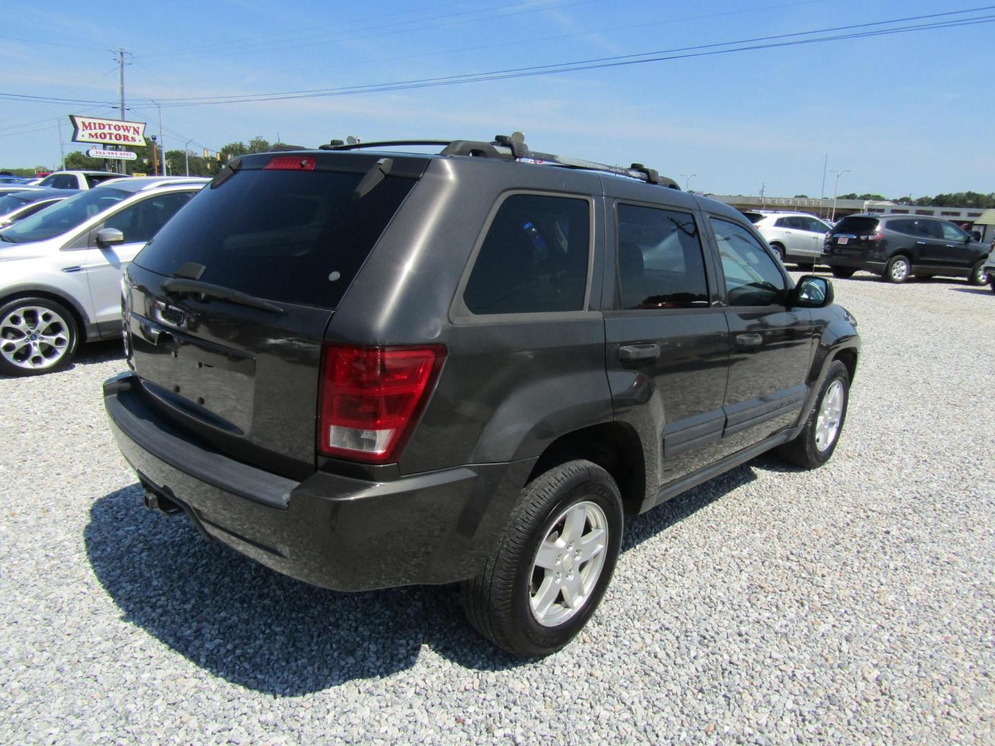 2006 Bronze /Tan Jeep Grand Cherokee Laredo 2WD (1J8GS48K86C) with an 3.7L V6 SOHC 12V engine, Automatic transmission, located at 15016 S Hwy 231, Midland City, AL, 36350, (334) 983-3001, 31.306210, -85.495277 - Photo#7