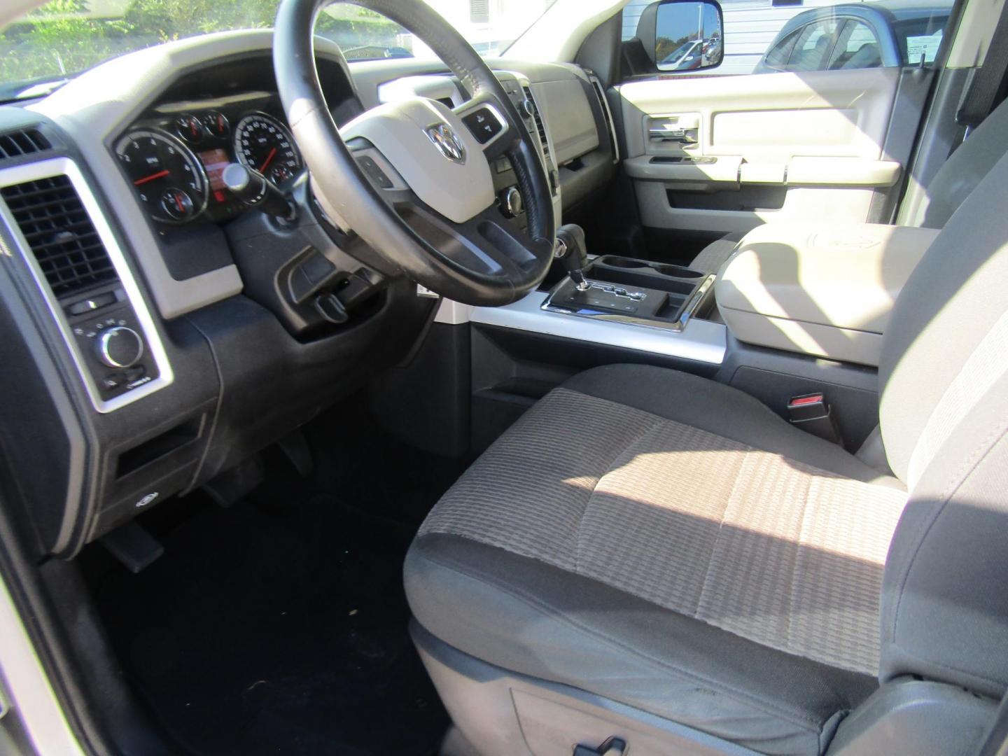 2011 Silver /Gray Dodge Ram 1500 ST Crew Cab 4WD (1D7RV1CT8BS) with an 5.7L V8 OHV 16V engine, Automatic transmission, located at 15016 S Hwy 231, Midland City, AL, 36350, (334) 983-3001, 31.306210, -85.495277 - Photo#3