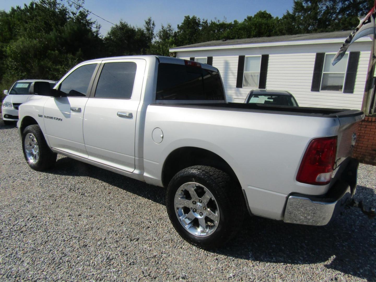 2011 Silver /Gray Dodge Ram 1500 ST Crew Cab 4WD (1D7RV1CT8BS) with an 5.7L V8 OHV 16V engine, Automatic transmission, located at 15016 S Hwy 231, Midland City, AL, 36350, (334) 983-3001, 31.306210, -85.495277 - Photo#5