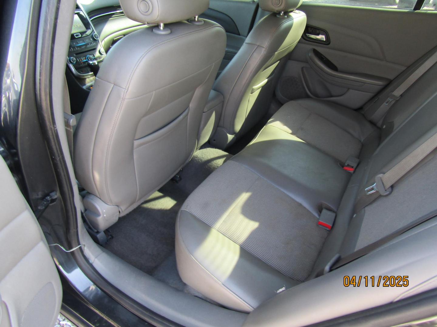 2015 Gray Chevrolet Malibu 2LT (1G11D5SL8FF) with an 2.5L L4 DOHC 16V engine, Automatic transmission, located at 15016 S Hwy 231, Midland City, AL, 36350, (334) 983-3001, 31.306210, -85.495277 - Photo#4