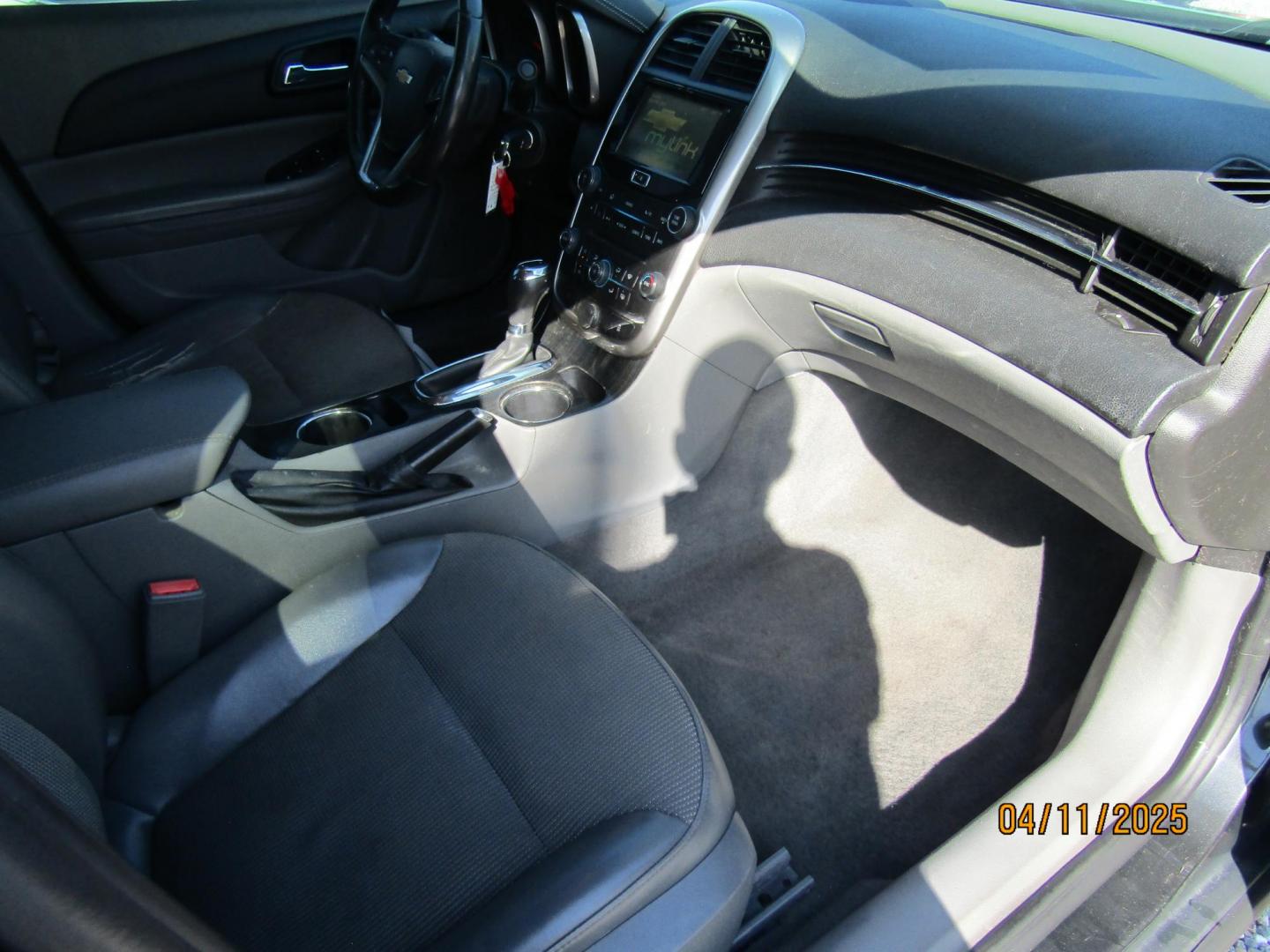 2015 Gray Chevrolet Malibu 2LT (1G11D5SL8FF) with an 2.5L L4 DOHC 16V engine, Automatic transmission, located at 15016 S Hwy 231, Midland City, AL, 36350, (334) 983-3001, 31.306210, -85.495277 - Photo#9