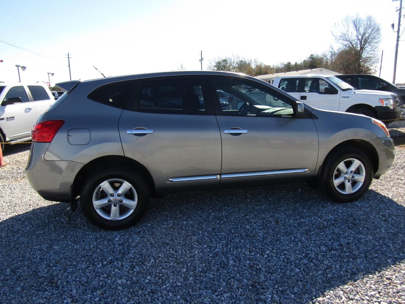 2015 Gray /Gray Nissan Rogue Select S 2WD (JN8AS5MT7FW) with an 2.5L L4 DOHC 16V engine, Automatic transmission, located at 15016 S Hwy 231, Midland City, AL, 36350, (334) 983-3001, 31.306210, -85.495277 - Photo #8