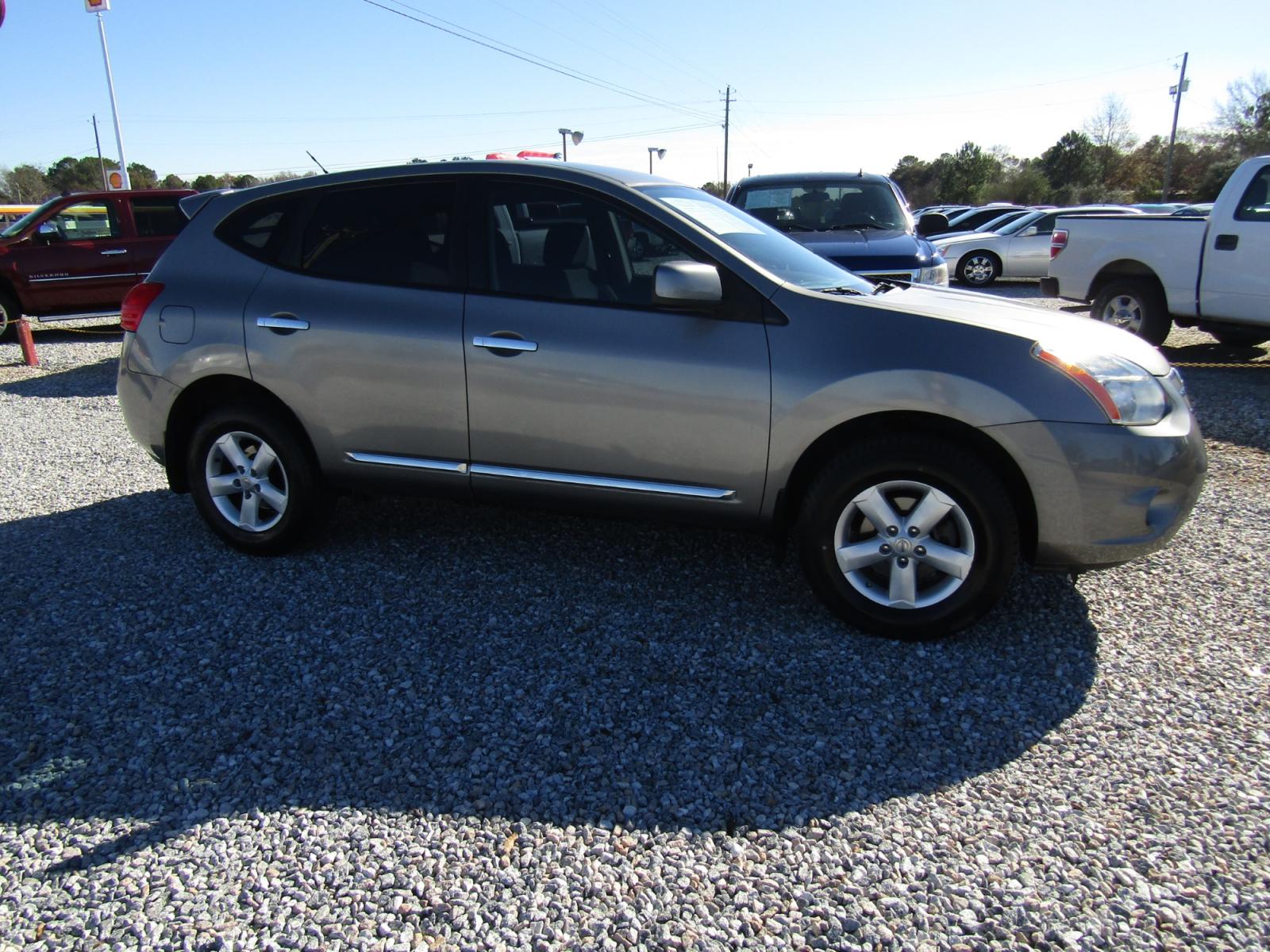 2015 Gray /Gray Nissan Rogue Select S 2WD (JN8AS5MT7FW) with an 2.5L L4 DOHC 16V engine, Automatic transmission, located at 15016 S Hwy 231, Midland City, AL, 36350, (334) 983-3001, 31.306210, -85.495277 - Photo #0