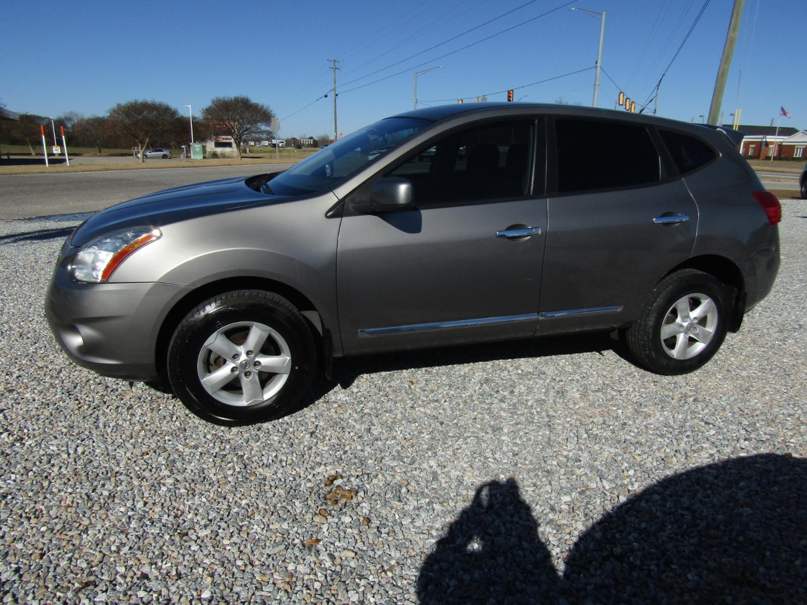 2015 Gray /Gray Nissan Rogue Select S 2WD (JN8AS5MT7FW) with an 2.5L L4 DOHC 16V engine, Automatic transmission, located at 15016 S Hwy 231, Midland City, AL, 36350, (334) 983-3001, 31.306210, -85.495277 - Photo #2