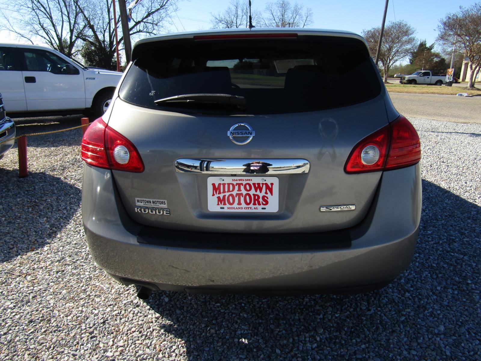 2015 Gray /Gray Nissan Rogue Select S 2WD (JN8AS5MT7FW) with an 2.5L L4 DOHC 16V engine, Automatic transmission, located at 15016 S Hwy 231, Midland City, AL, 36350, (334) 983-3001, 31.306210, -85.495277 - Photo #6