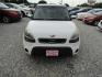2013 White /Black Kia Soul ! (KNDJT2A64D7) with an 2.0L L4 DOHC 16V engine, Automatic transmission, located at 15016 S Hwy 231, Midland City, AL, 36350, (334) 983-3001, 31.306210, -85.495277 - Photo#1
