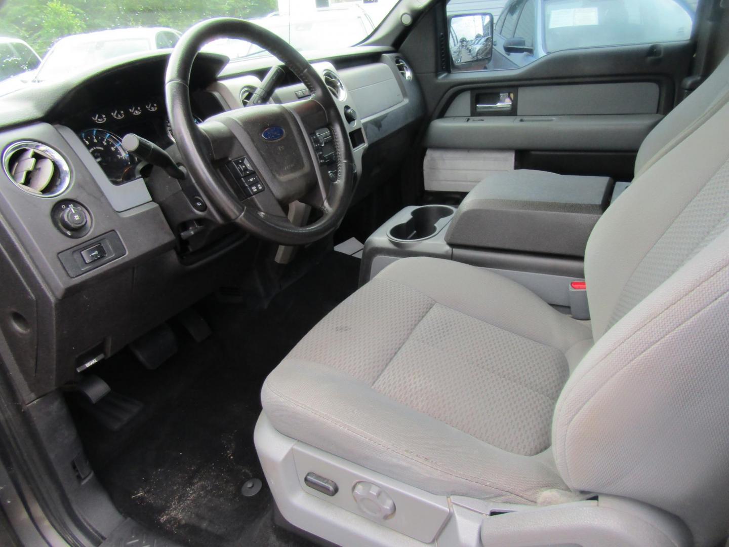 2012 Gray /Gray Ford F-150 FX4 SuperCab 6.5-ft. Bed 4WD (1FTFX1ET1CF) with an 3.5L V6 TURBO engine, Automatic transmission, located at 15016 S Hwy 231, Midland City, AL, 36350, (334) 983-3001, 31.306210, -85.495277 - Photo#3