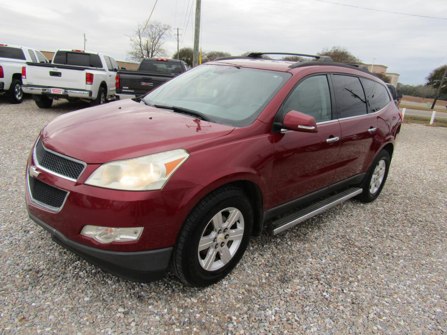 2011 Red /Gray Chevrolet Traverse 2LT FWD (1GNKRJED7BJ) with an 3.6L V6 DOHC 24V engine, Automatic transmission, located at 15016 S Hwy 231, Midland City, AL, 36350, (334) 983-3001, 31.306210, -85.495277 - Photo#2