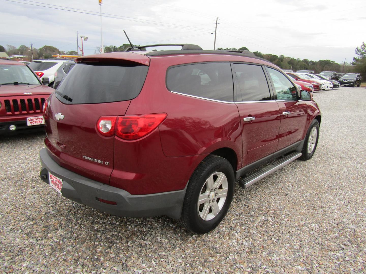 2011 Red /Gray Chevrolet Traverse 2LT FWD (1GNKRJED7BJ) with an 3.6L V6 DOHC 24V engine, Automatic transmission, located at 15016 S Hwy 231, Midland City, AL, 36350, (334) 983-3001, 31.306210, -85.495277 - Photo#7