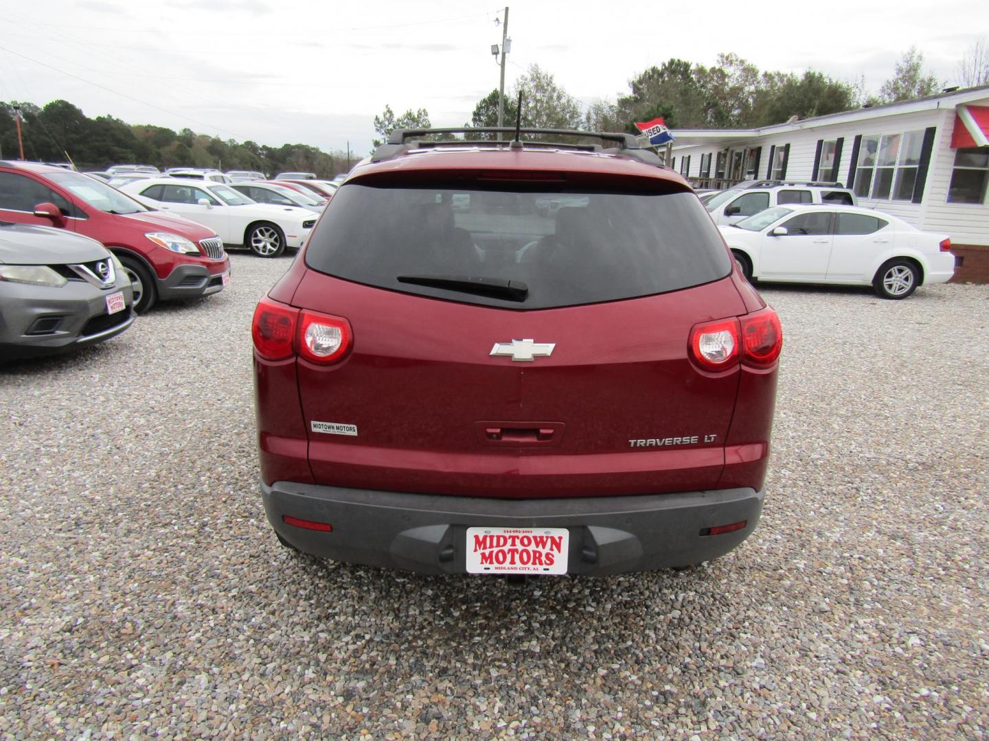 2011 Red /Gray Chevrolet Traverse 2LT FWD (1GNKRJED7BJ) with an 3.6L V6 DOHC 24V engine, Automatic transmission, located at 15016 S Hwy 231, Midland City, AL, 36350, (334) 983-3001, 31.306210, -85.495277 - Photo#6