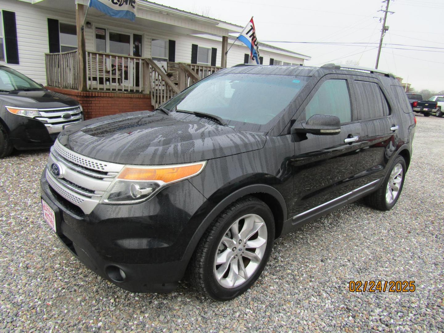2013 Black /Black Ford Explorer XLT FWD (1FM5K7D80DG) with an 3.5L V6 DOHC 24V engine, Automatic transmission, located at 15016 S Hwy 231, Midland City, AL, 36350, (334) 983-3001, 31.306210, -85.495277 - Photo#2
